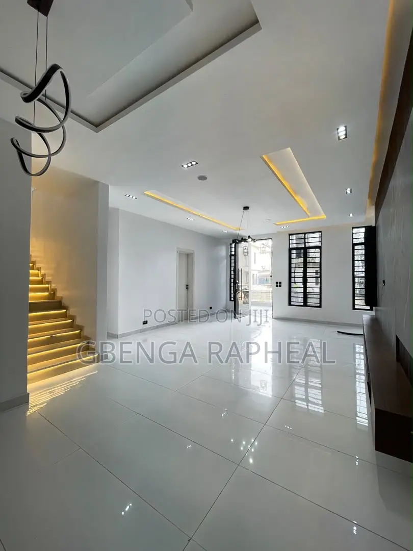 5bdrm Duplex in Megamound Estate, Lekki for sale in Lekki