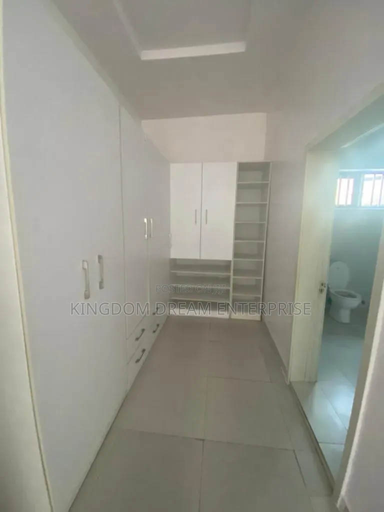 4bdrm House in Silver Spring Agungi for sale in Agungi