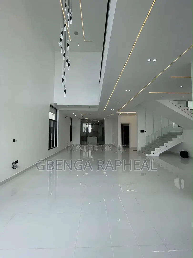 5bdrm Duplex in Megamound, Lekki for sale in Lekki