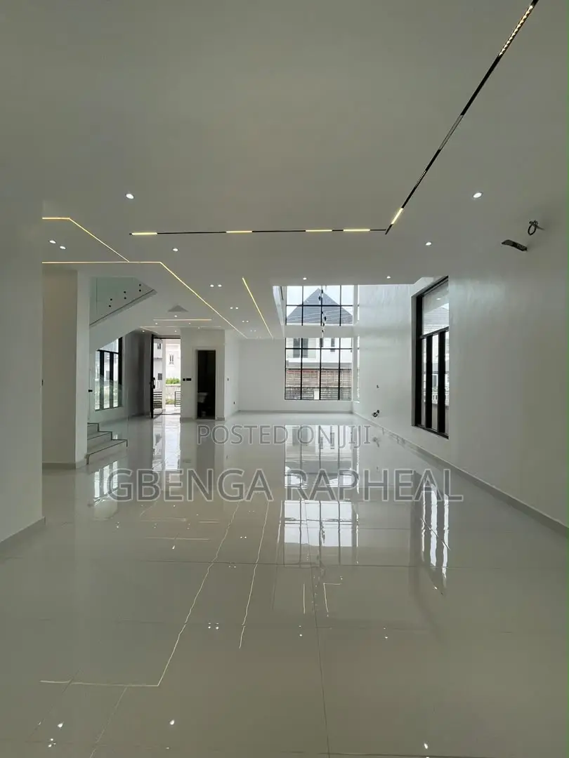 5bdrm Duplex in Megamound, Lekki for sale in Lekki