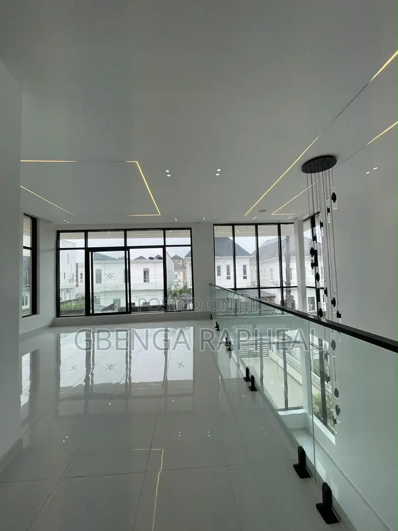 5bdrm Duplex in Megamound, Lekki for sale in Lekki