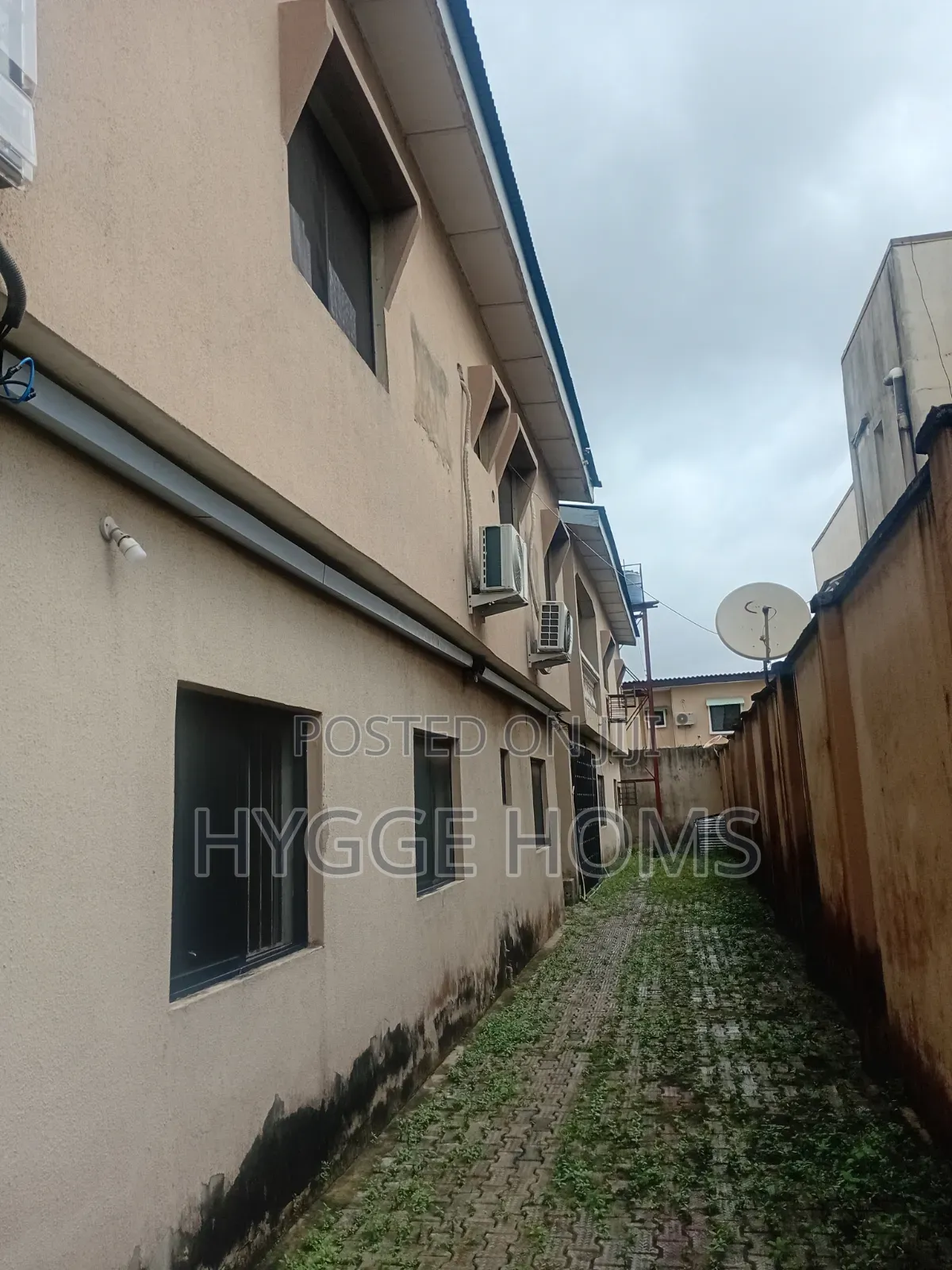 12bdrm Block of Flats in Ogba Gra for sale in Ogba GRA