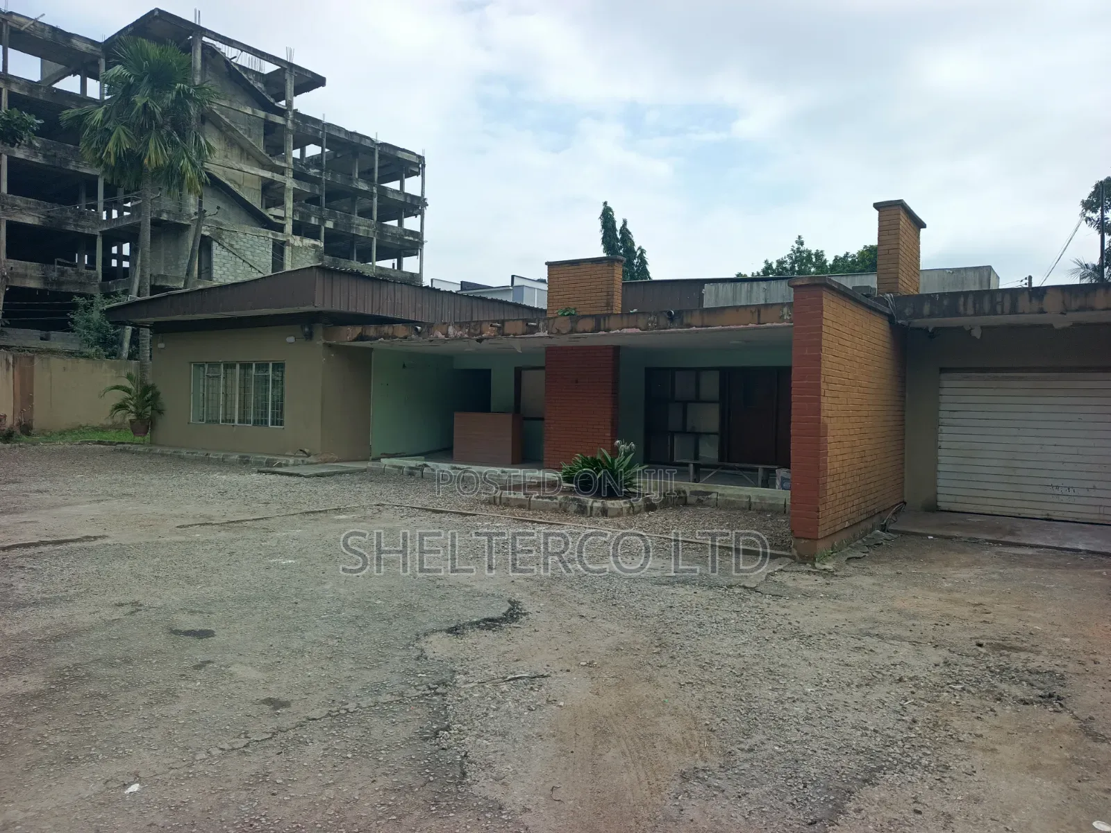 8bdrm Bungalow in Road, Adeniyi Jones for rent in Adeniyi Jones