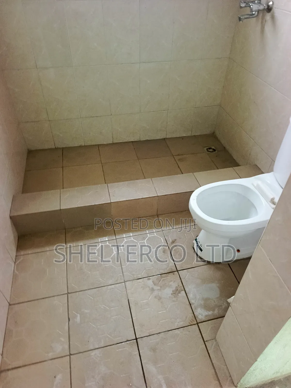 8bdrm Bungalow in Road, Adeniyi Jones for rent in Adeniyi Jones