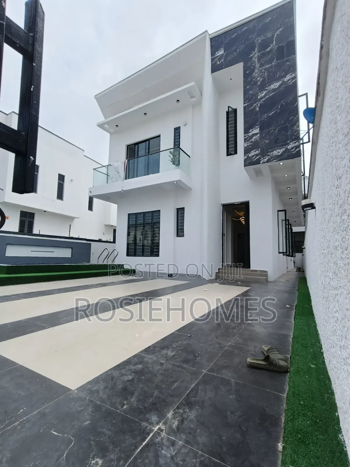 5bdrm Duplex in Ikota Gra for sale in Ikota