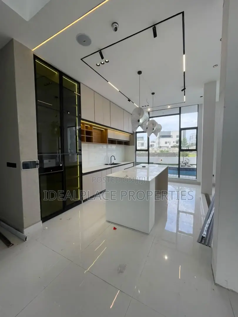 6bdrm Duplex in Osapa london for sale in Osapa london