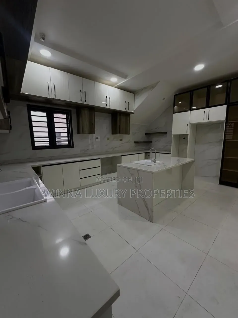 8bdrm Mansion in Asokoro Main for sale in Asokoro