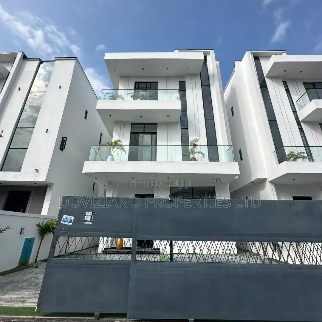 5bdrm Duplex in Ikota for sale in Ikota
