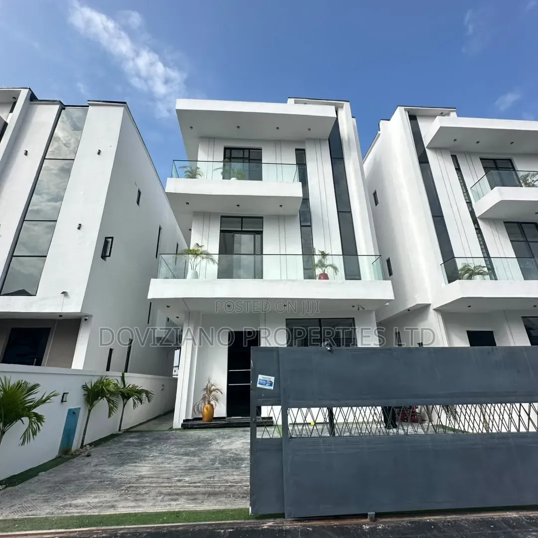 5bdrm Duplex in Ikota for sale in Ikota