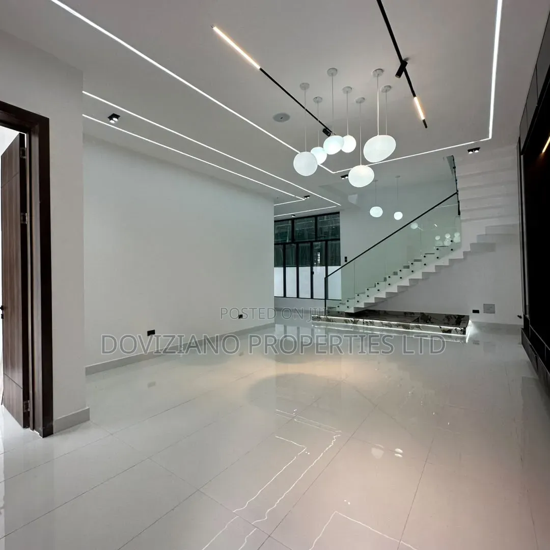 4bdrm Duplex in Ikota for sale in Ikota