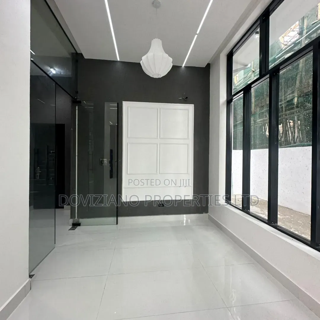 4bdrm Duplex in Ikota for sale in Ikota