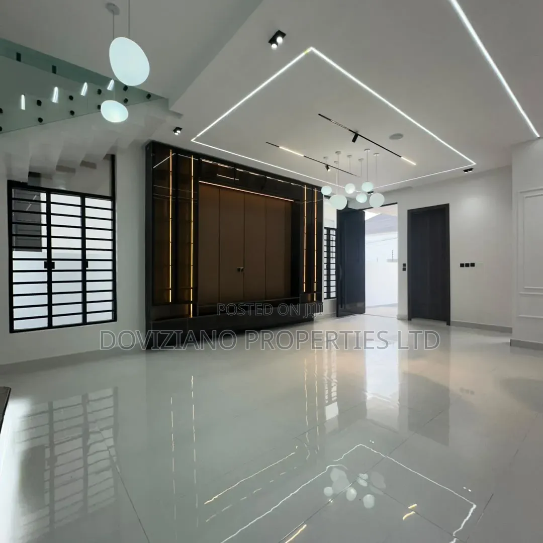 4bdrm Duplex in Ikota for sale in Ikota