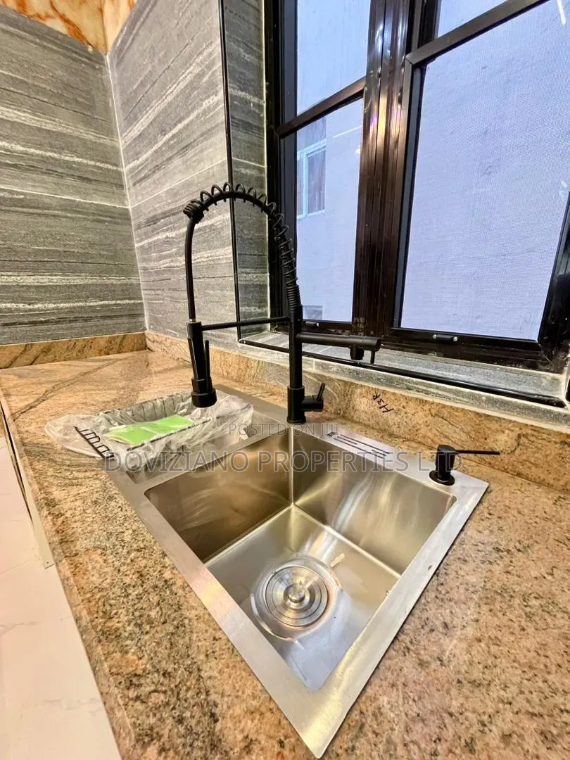 4bdrm Duplex in Osapa london for sale in Osapa london