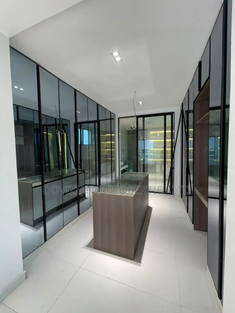 5bdrm Duplex in Ikate for sale in Ikate