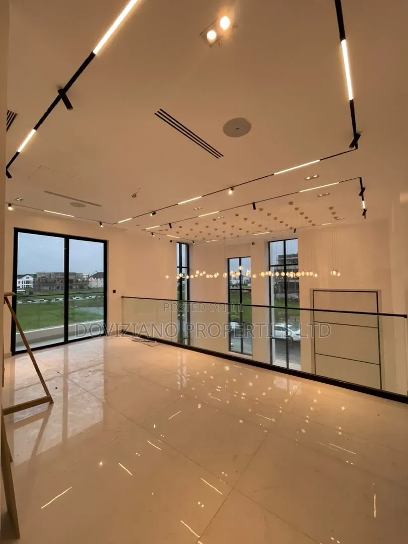 5bdrm Duplex in Ikate for sale in Ikate