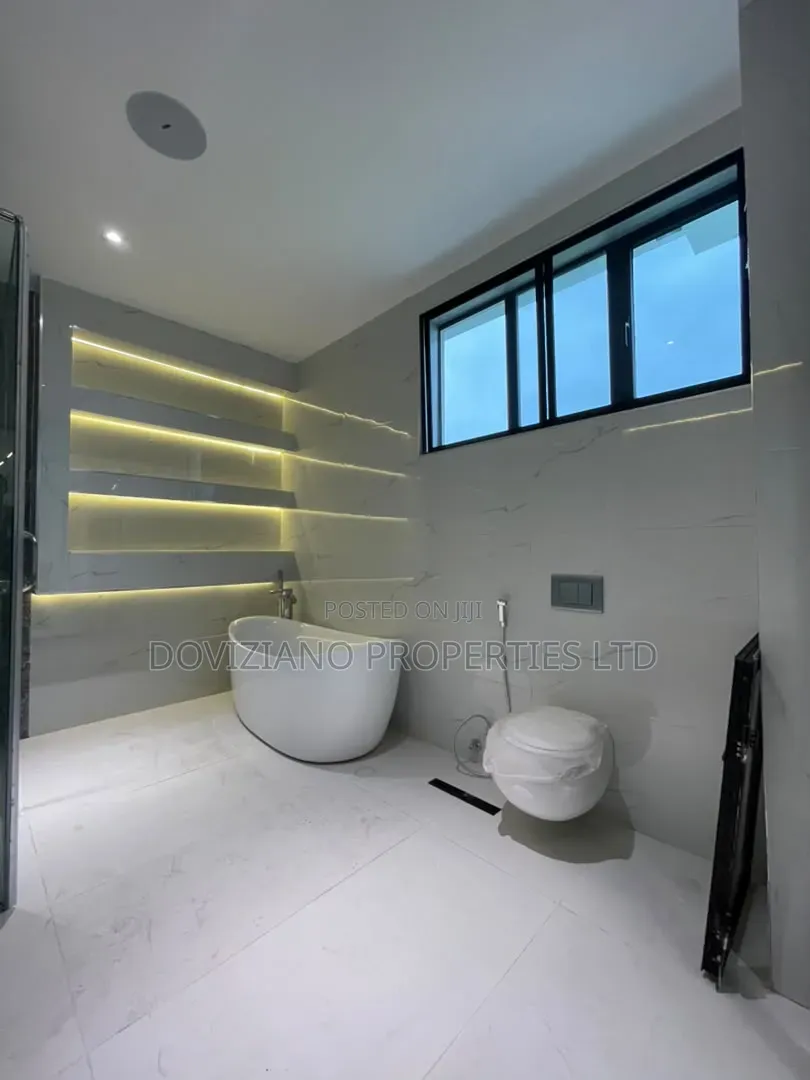 5bdrm Duplex in Ikate for sale in Ikate