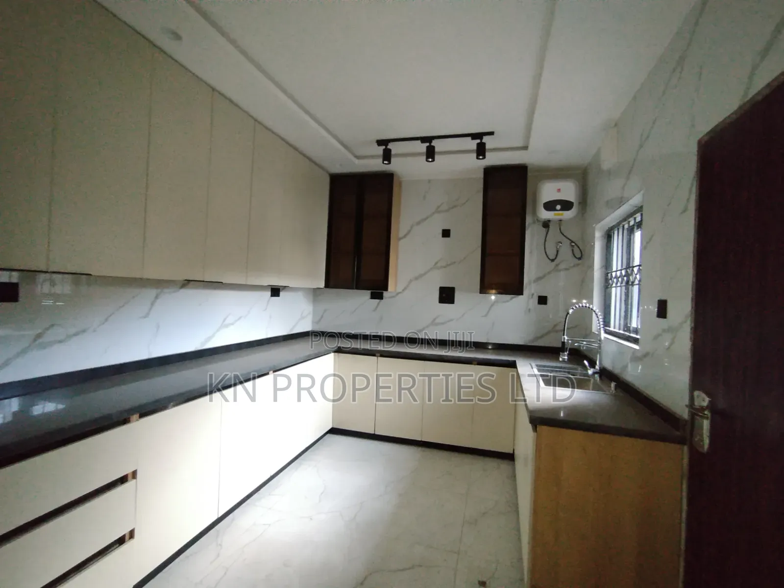 4bdrm Duplex in Guzape Main for sale in Guzape District