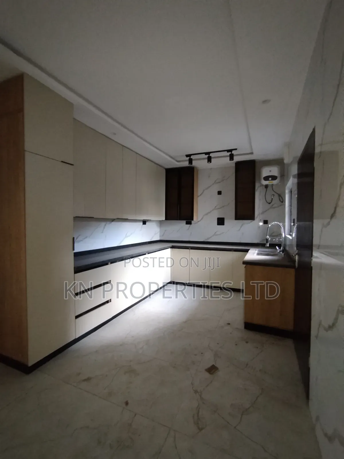 4bdrm Duplex in Guzape Main for sale in Guzape District