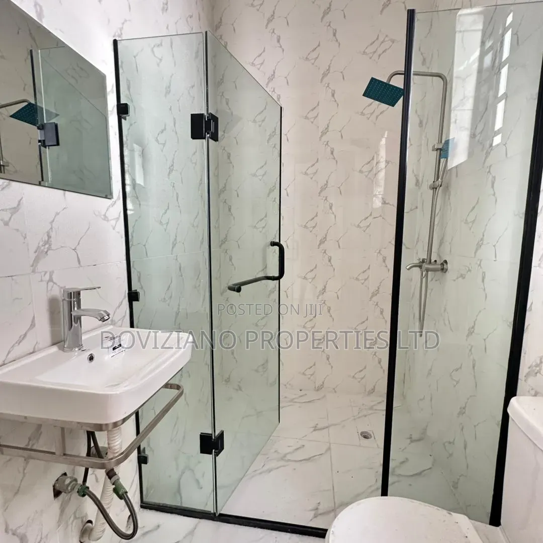 4bdrm Duplex in Ikota for sale in Ikota