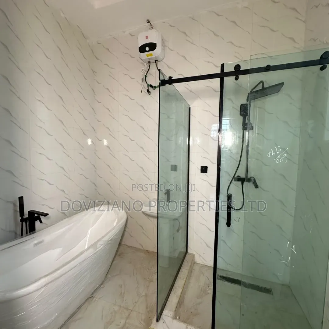 5bdrm Duplex in Sangotedo for sale in Sangotedo