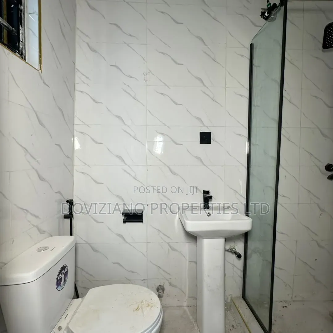 5bdrm Duplex in Sangotedo for sale in Sangotedo