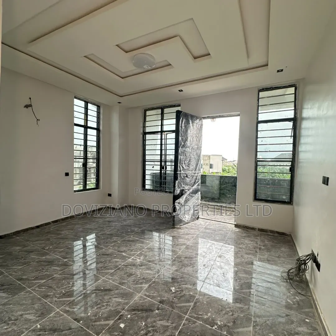 5bdrm Duplex in Sangotedo for sale in Sangotedo