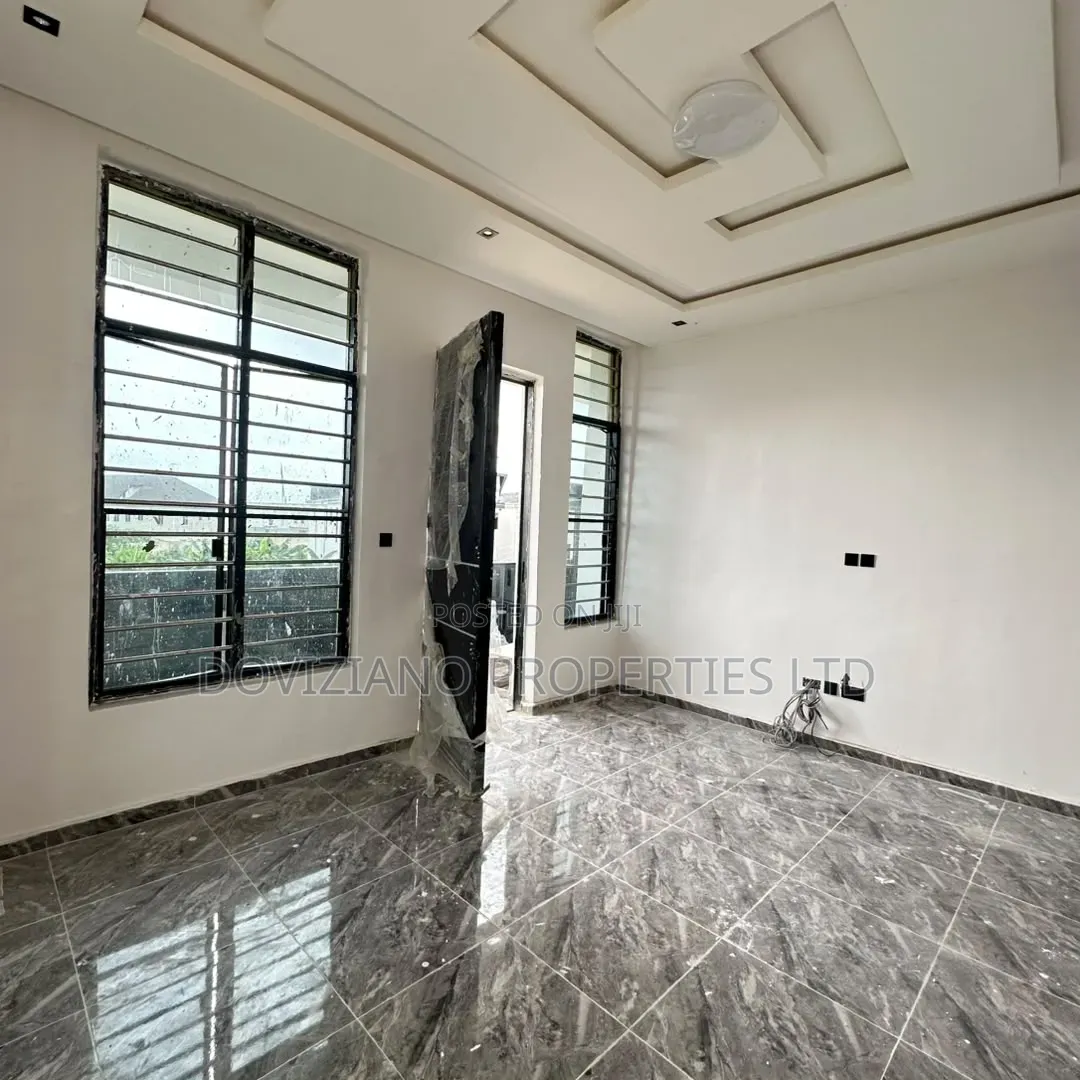 5bdrm Duplex in Sangotedo for sale in Sangotedo