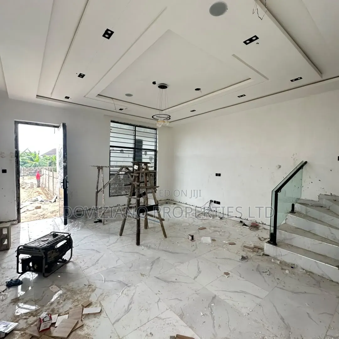 5bdrm Duplex in Sangotedo for sale in Sangotedo