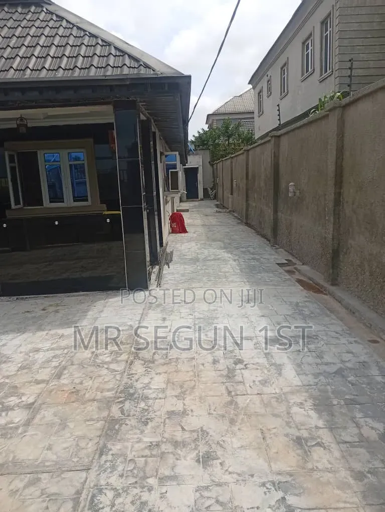 3bdrm Bungalow in Akoto Estate, Akala Express for sale in Akala Express