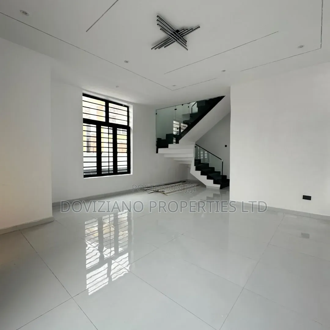 5bdrm Duplex in Sangotedo for sale in Sangotedo