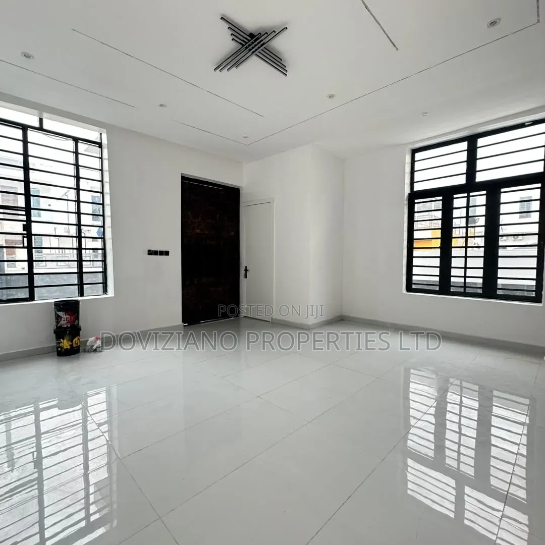 5bdrm Duplex in Sangotedo for sale in Sangotedo