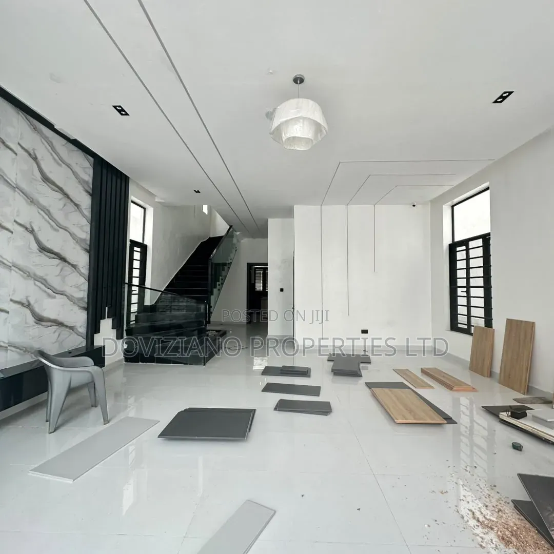 5bdrm Duplex in Sangotedo for sale in Sangotedo
