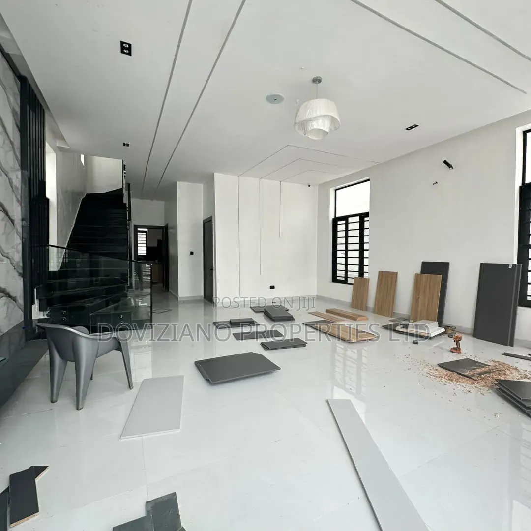 5bdrm Duplex in Sangotedo for sale in Sangotedo