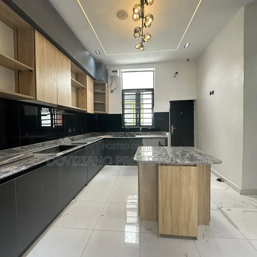 5bdrm Duplex in Sangotedo for sale in Sangotedo