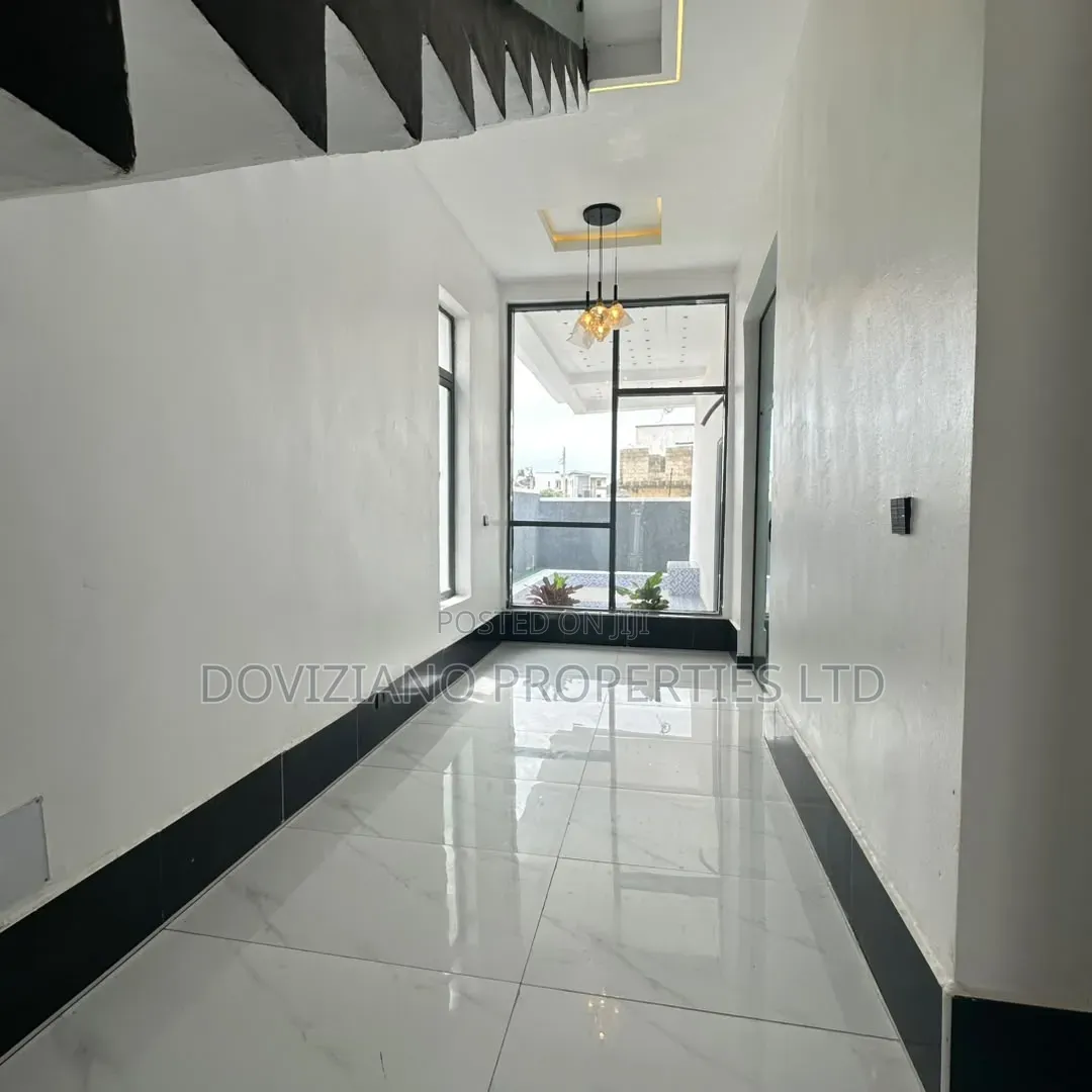 5bdrm Duplex in Sangotedo for sale in Sangotedo