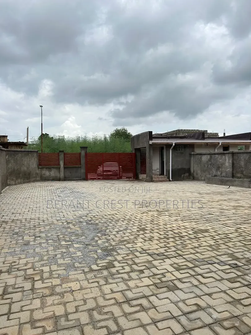 4bdrm Duplex in Apo Mechanic for sale in Apo Resettlement