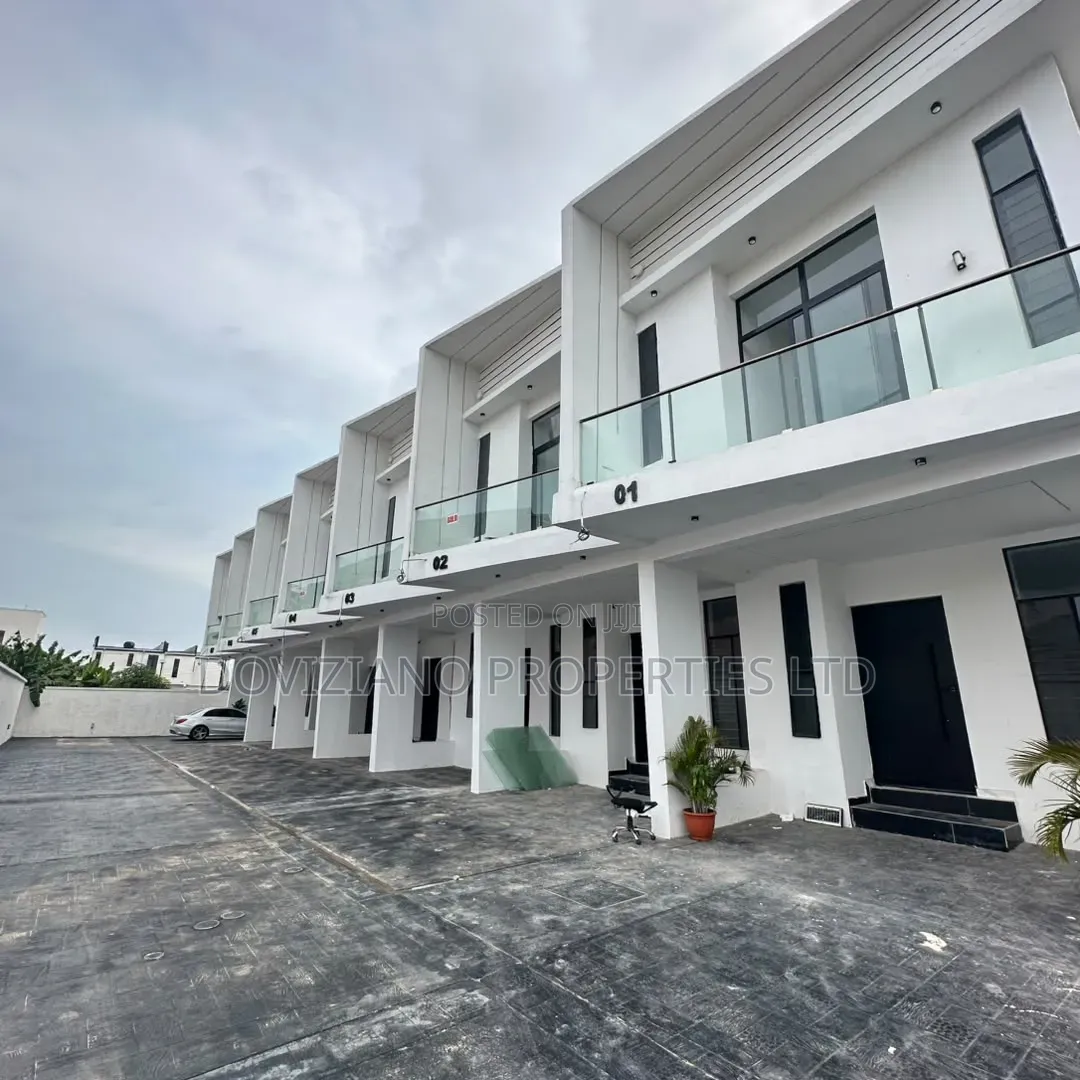 4bdrm Duplex in Ogombo for sale in Ogombo