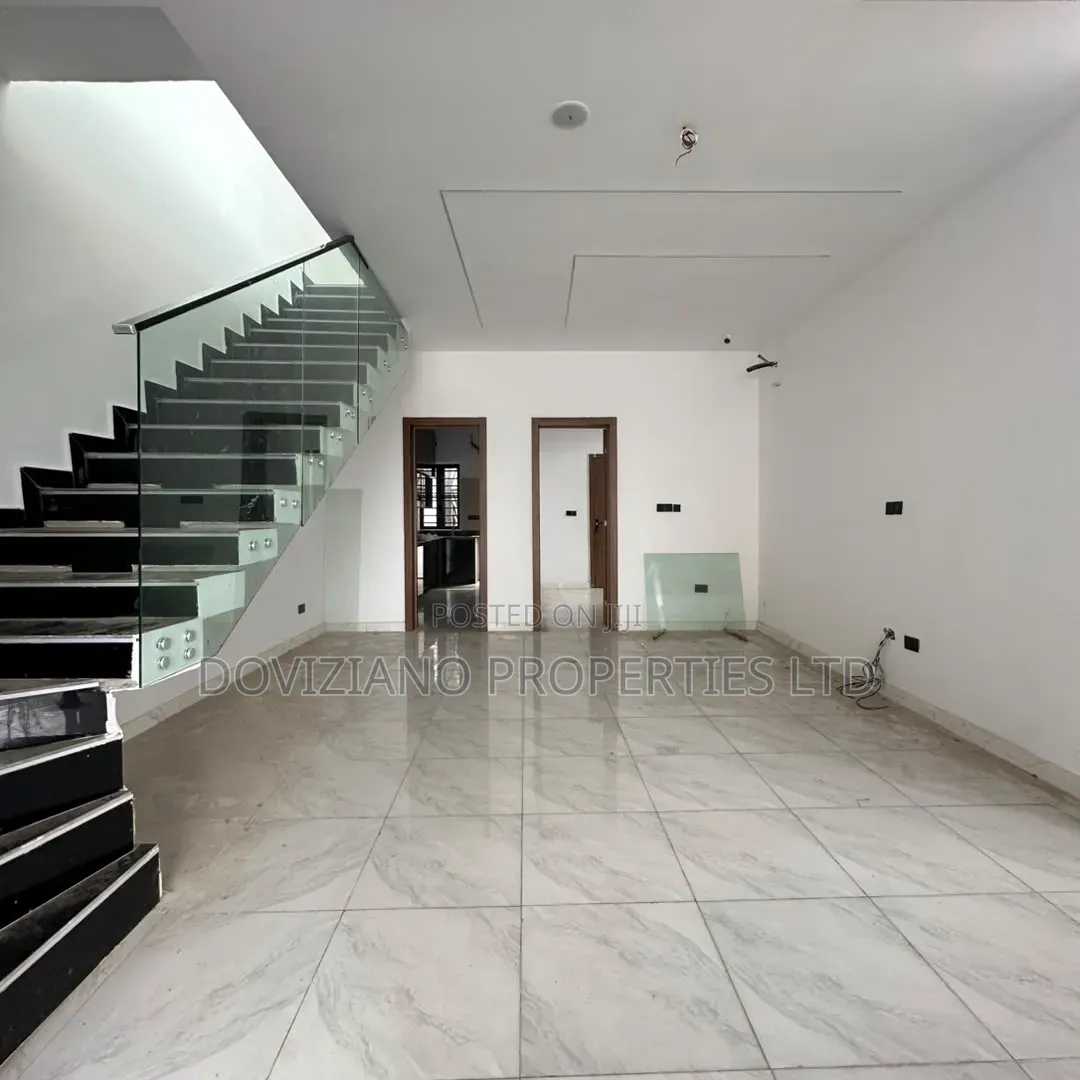 4bdrm Duplex in Ogombo for sale in Ogombo