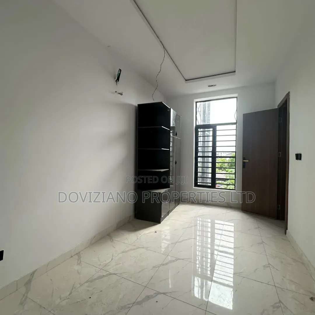 4bdrm Duplex in Ogombo for sale in Ogombo