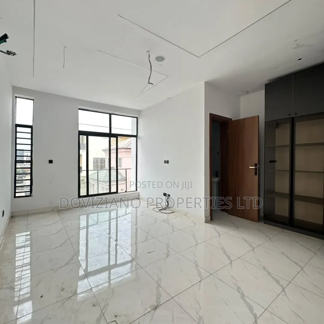 4bdrm Duplex in Ogombo for sale in Ogombo