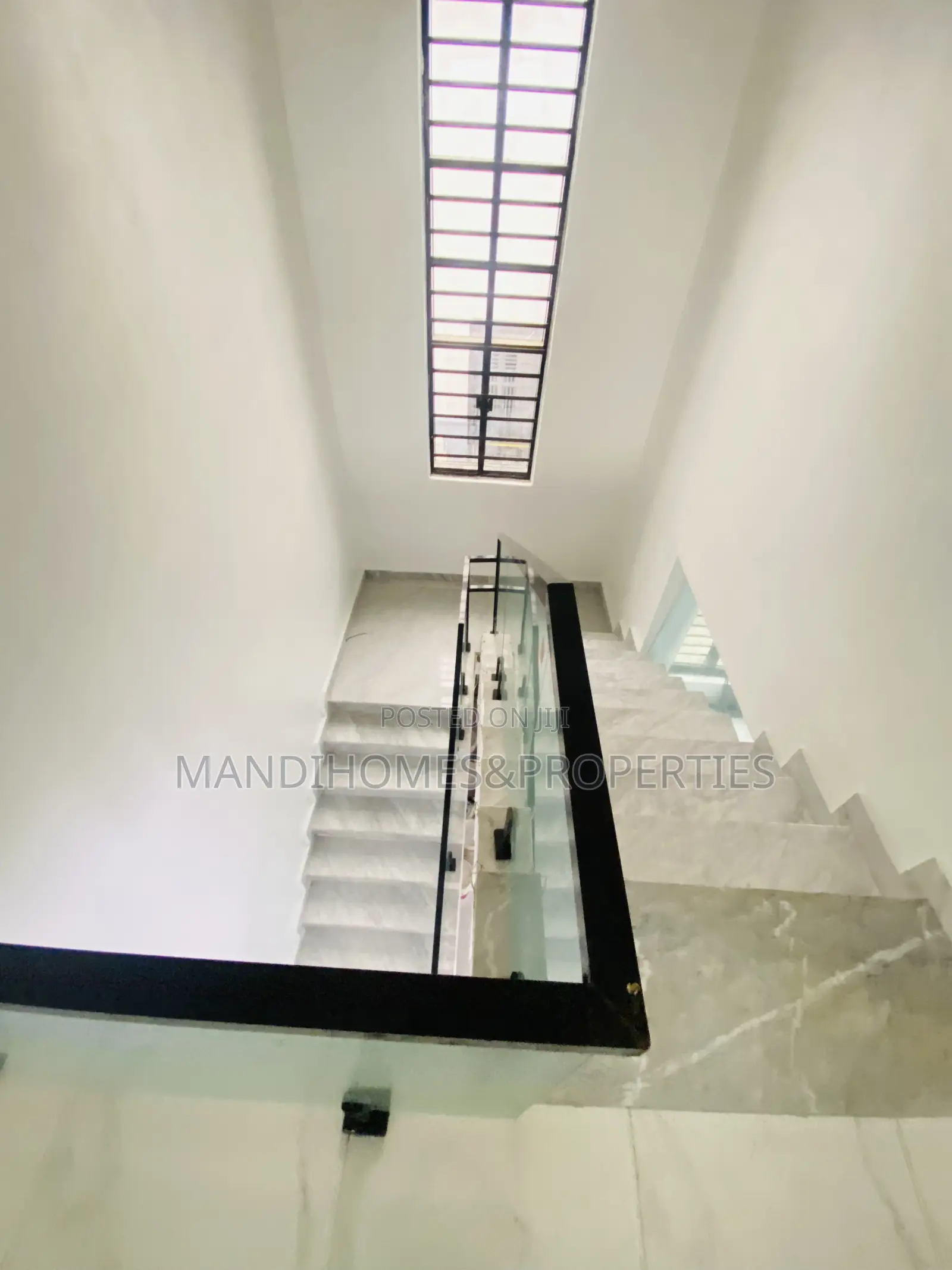 5bdrm Maisonette in Royal Garden, Ajah for sale in Ajah