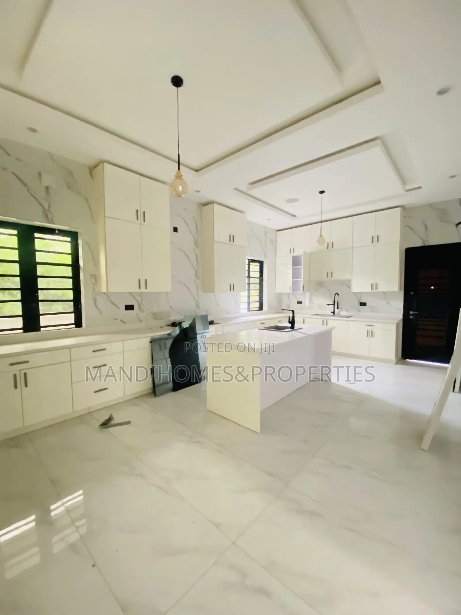 5bdrm Maisonette in Royal Garden, Ajah for sale in Ajah