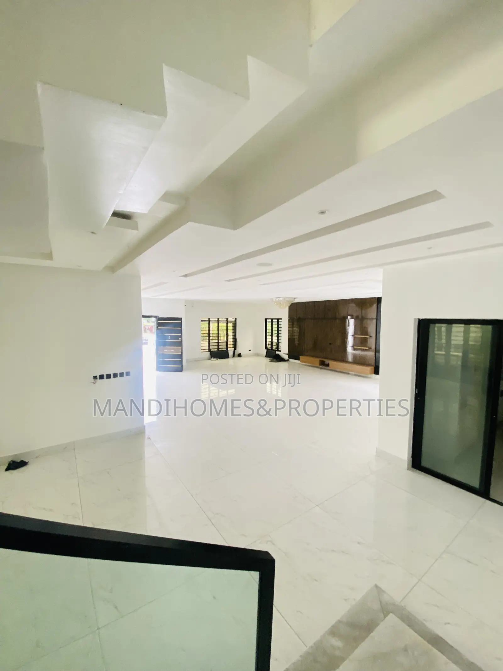 5bdrm Maisonette in Royal Garden, Ajah for sale in Ajah