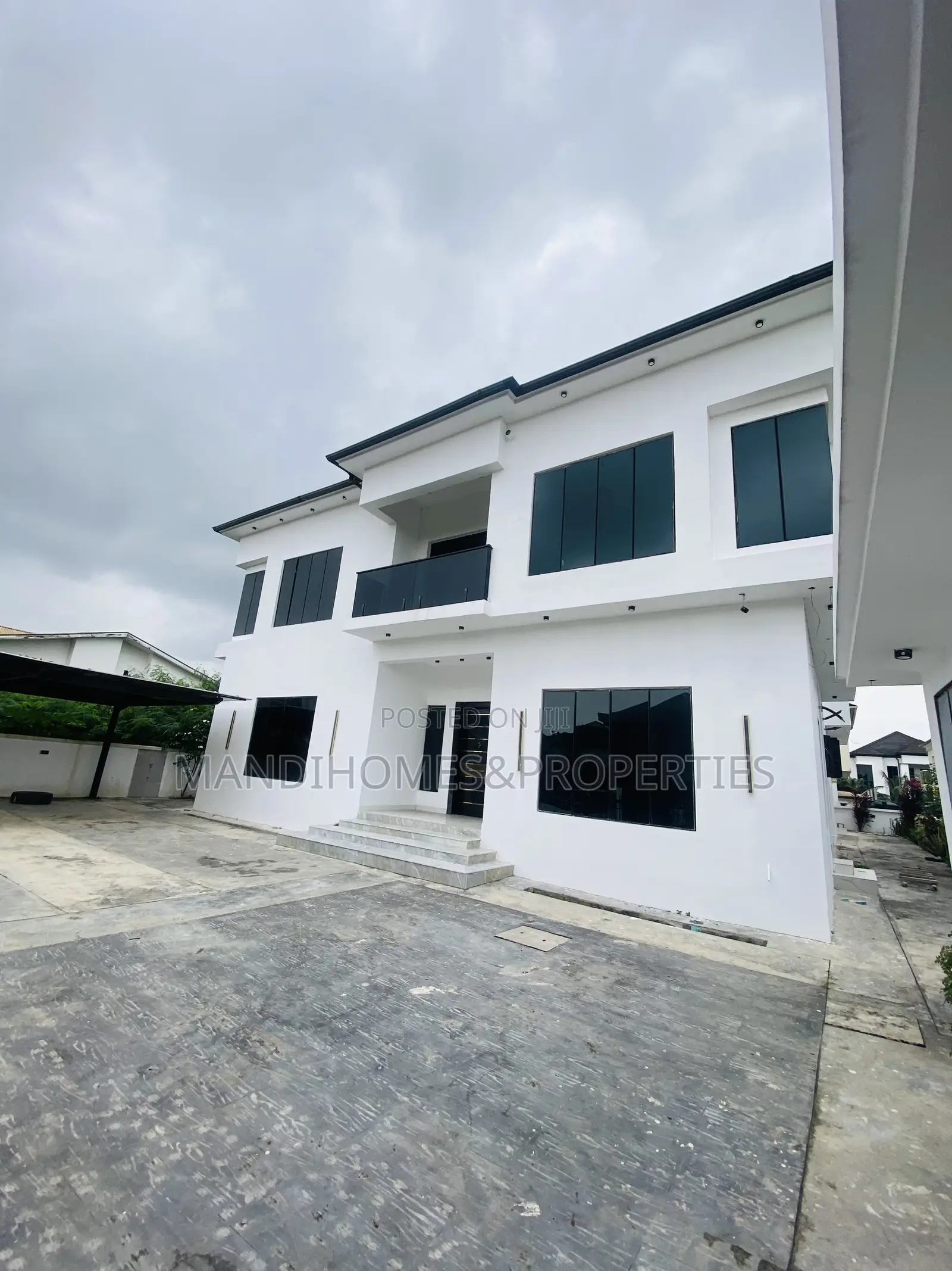 5bdrm Maisonette in Royal Garden, Ajah for sale in Ajah