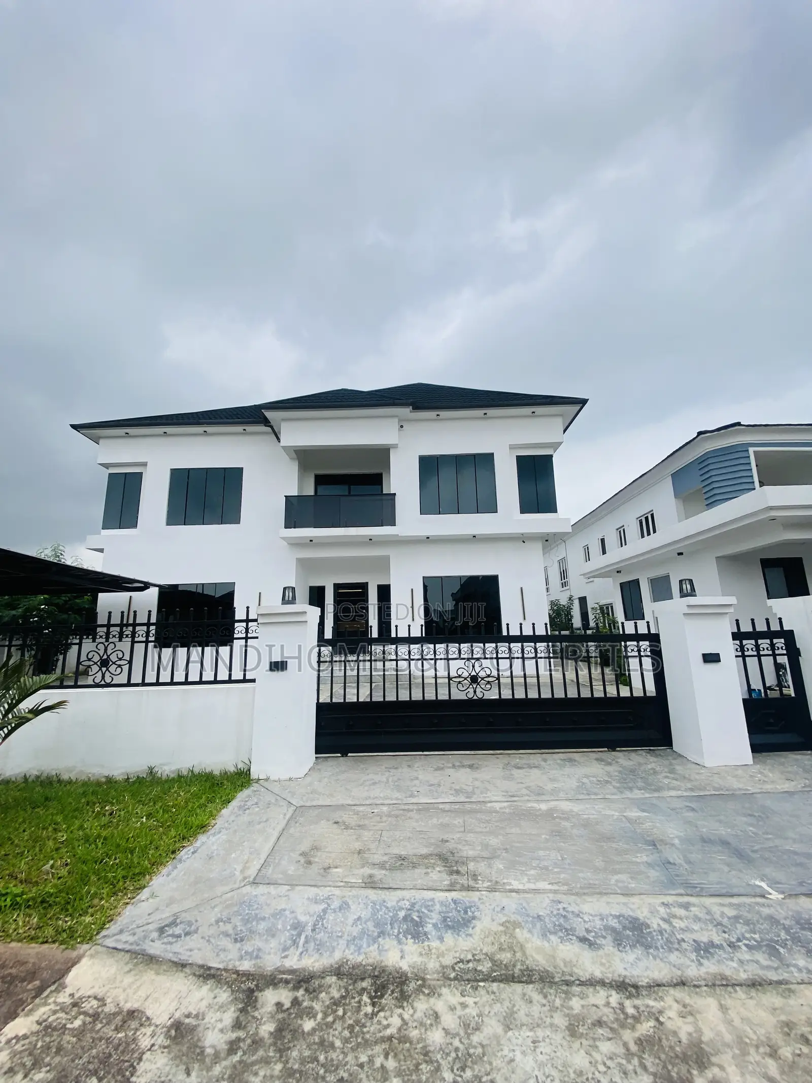 5bdrm Maisonette in Royal Garden, Ajah for sale in Ajah