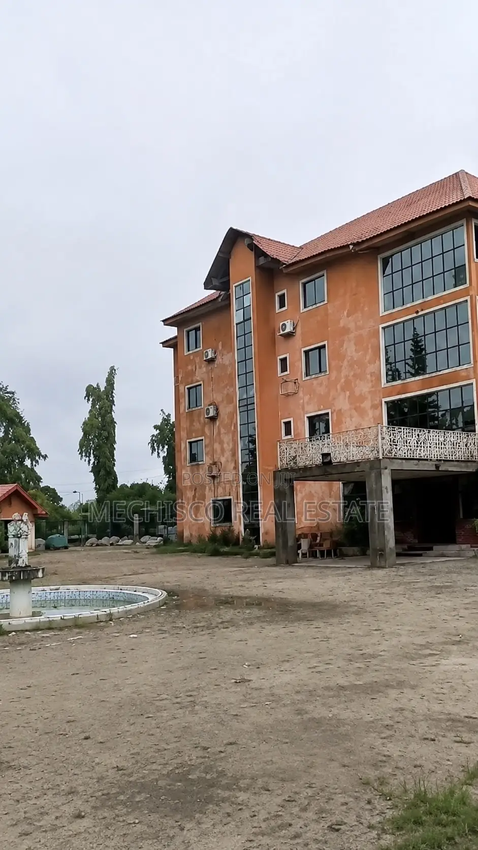 35Rooms 40Rooms Detached Hotel Buildings for Sale in Iwofe in Rumolumeni