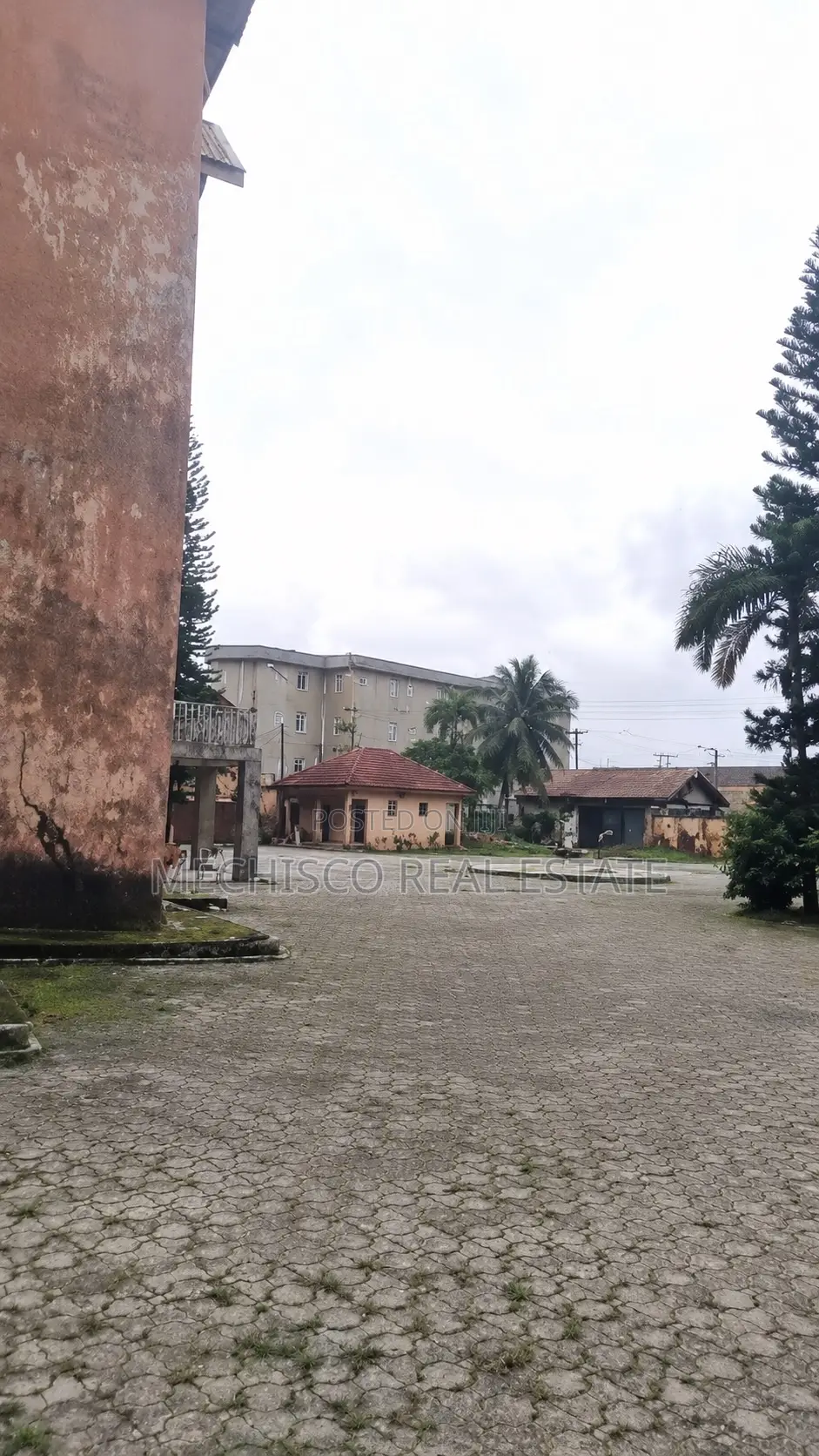 35Rooms 40Rooms Detached Hotel Buildings for Sale in Iwofe in Rumolumeni