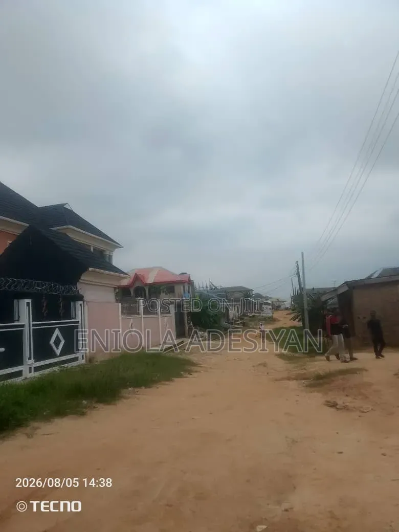 1bdrm Block of Flats in Igbolomu, Agric for rent in Agric