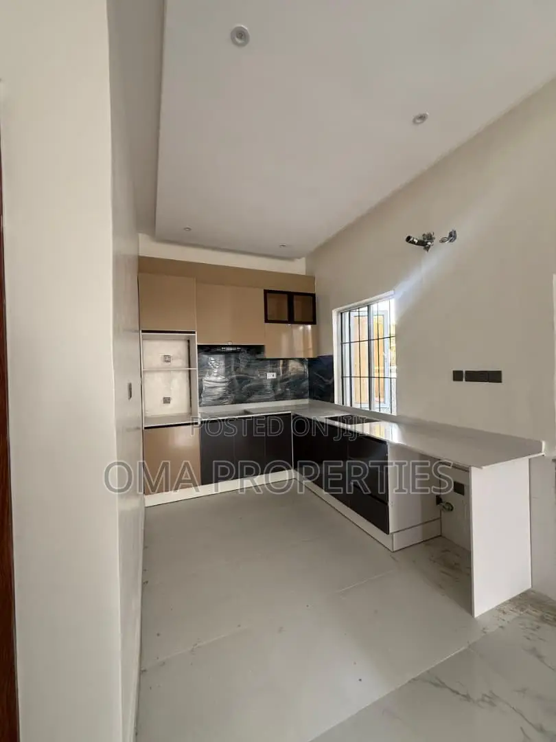 Furnished 3bdrm House in Off Lekki-Epe Expressway for sale in Off Lekki-Epe Expressway