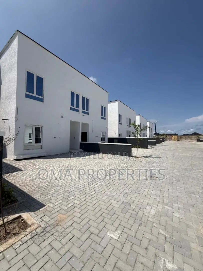 Furnished 3bdrm House in Off Lekki-Epe Expressway for sale in Off Lekki-Epe Expressway